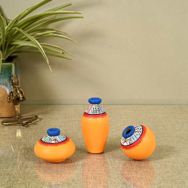 Buy Iya Madhumani Vase - Set Of Three Vase from Vaaree