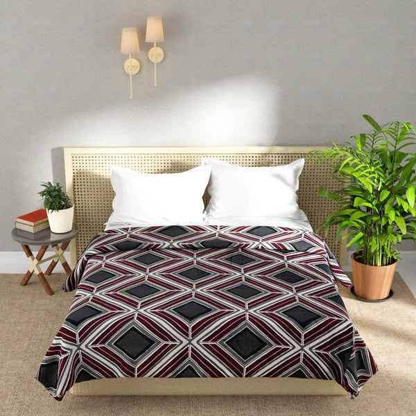 Buy Nova Floral Microfiber Blanket (Maroon & Black) - 250 GSM Blankets from Vaaree