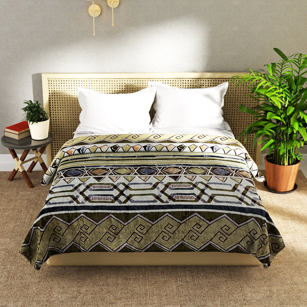 Buy Rory Abstract Micro Fiber Blanket - 250 GSM Blankets from Vaaree