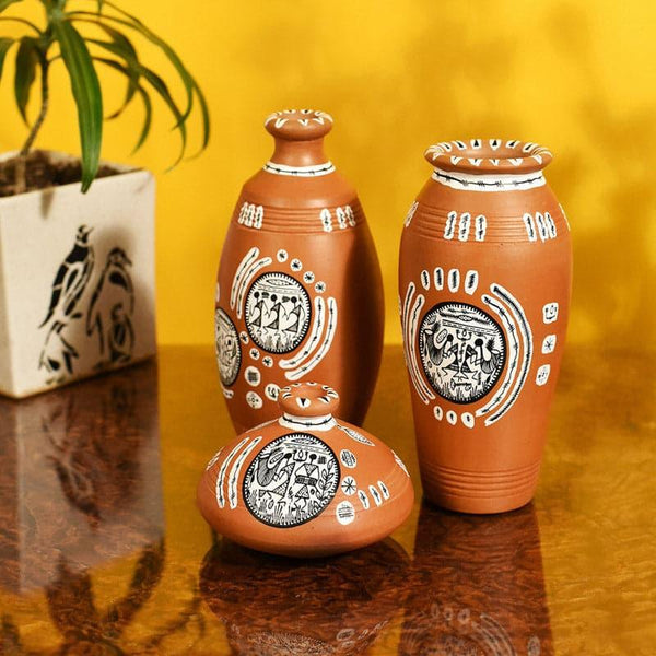 Buy Aspari Tribal Terracotta Vase - Set Of Three Vase from Vaaree