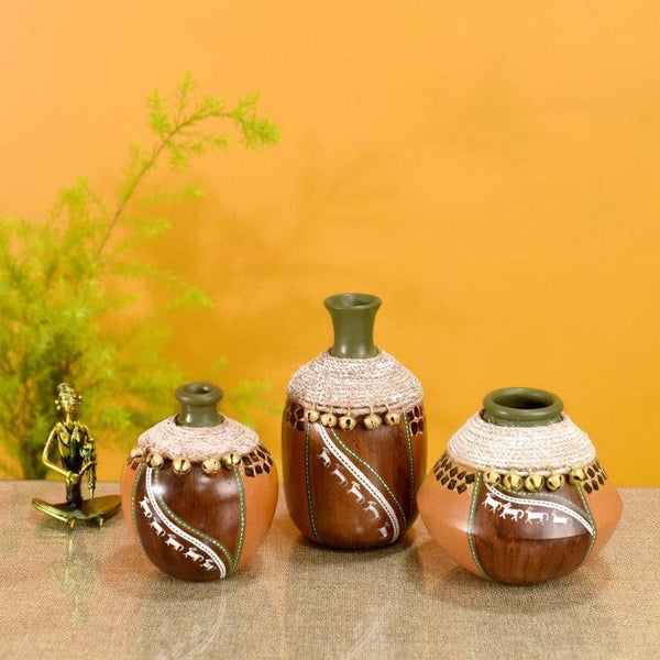 Buy Eliana Terracotta Vase - Set Of Three Vase from Vaaree