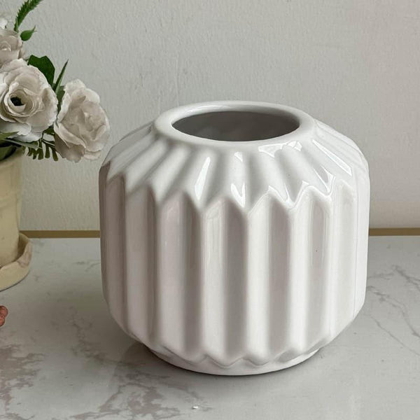 Buy Esko Edge Vase - White Vase from Vaaree