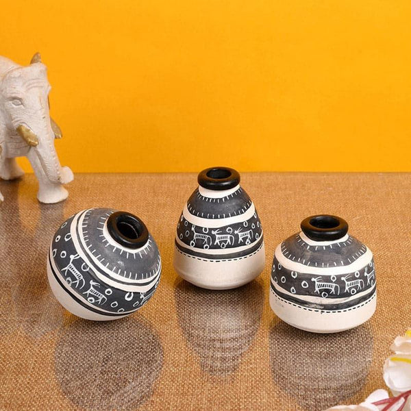 Buy Keahi Tribal Terracotta Vase - Set Of Three Vase from Vaaree