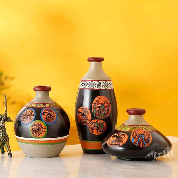 Buy Levanda Tribal Terracotta Vase - Set Of Three Vase from Vaaree