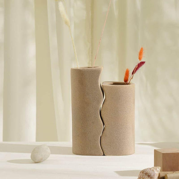 Buy Lovebud Couple Vase (Biege) - Set Of Two Vase from Vaaree