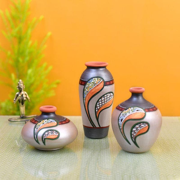 Buy Masika Tribal Terracotta Vase - Set Of Three Vase from Vaaree