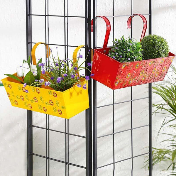 Buy Peppy Floral Planter Set Pots & Planters from Vaaree