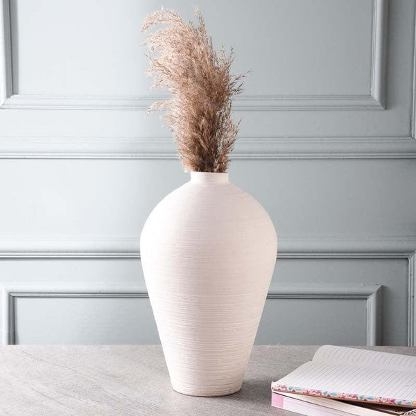 Buy Old School Vase Vase from Vaaree